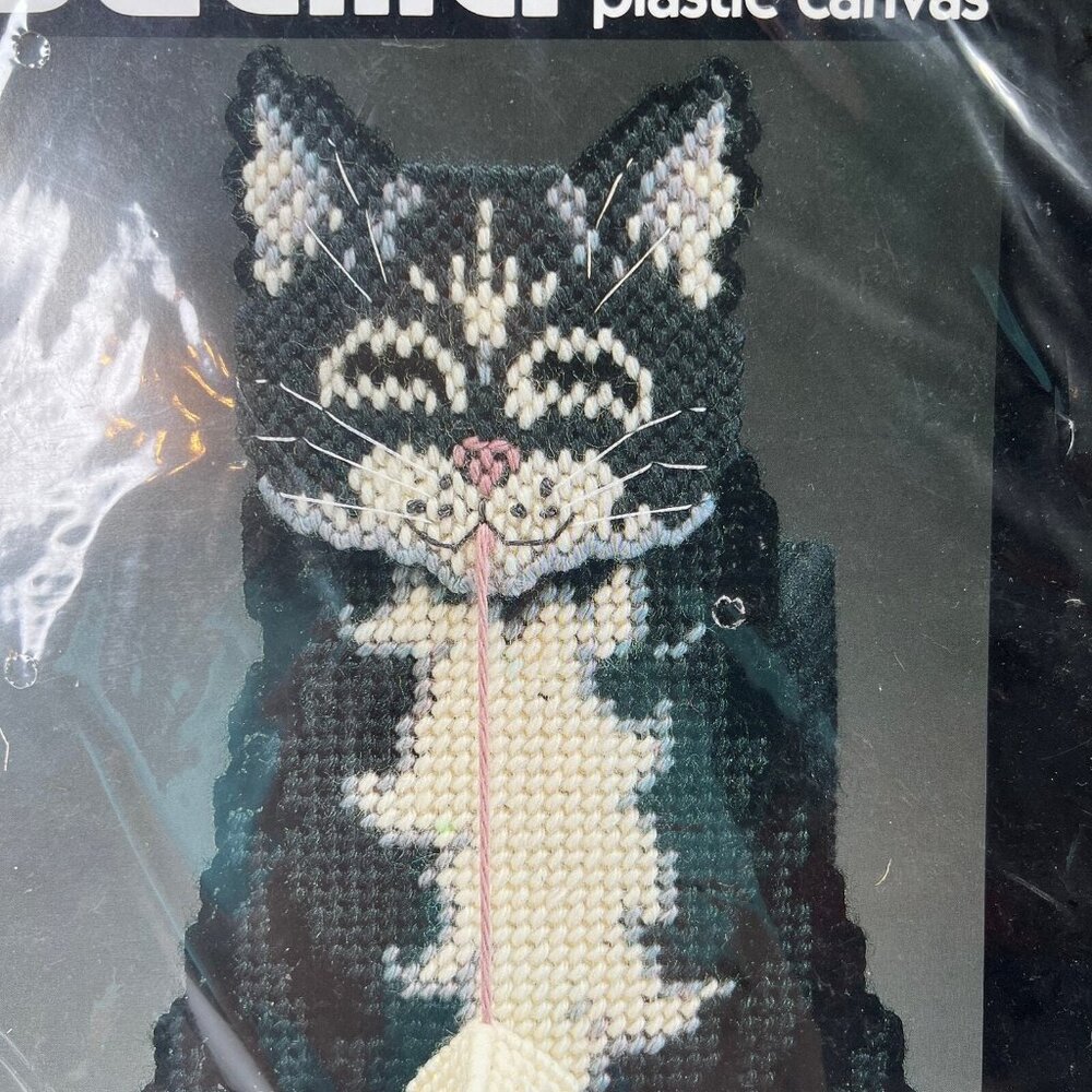 Vtg Bucilla 1990 Plastic Canvas Kit Yarn CAT & MOUSE Doorstop #5942 6”x12" NEW - Picture 2 of 5